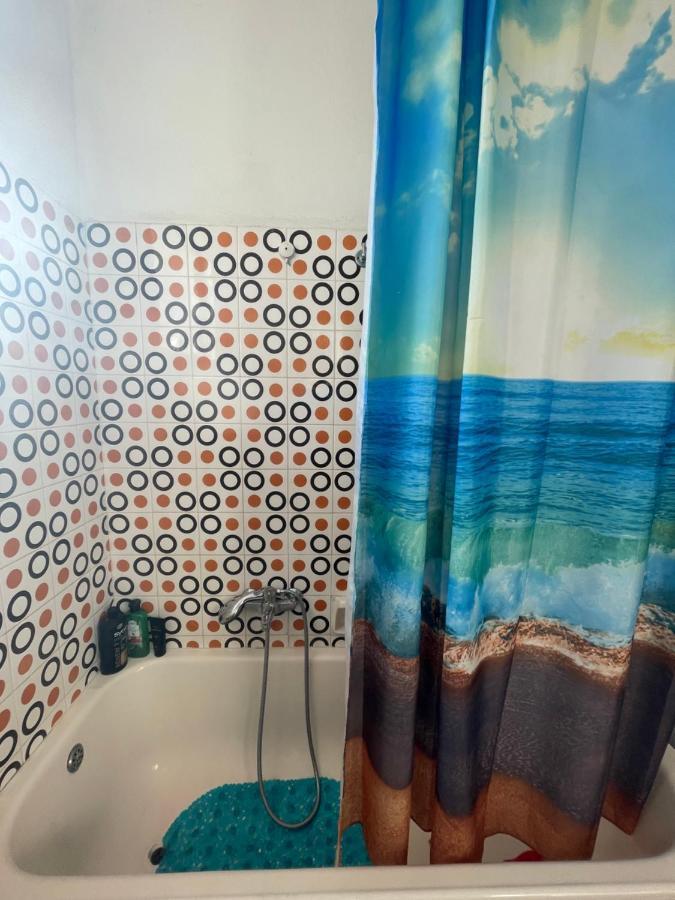 Spacious Apartment With Balconies, Ac, King Bed, Near Dt And Transports Athens Ngoại thất bức ảnh